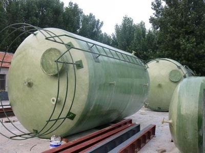 江蘇/泰州玻璃鋼儲罐出現壁厚薄不同的原因